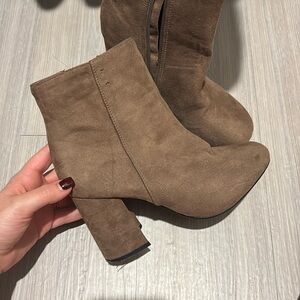 BROWN BOOTIES
